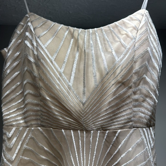 Elegant Ivory Evening Gown - Picture 3 of 6